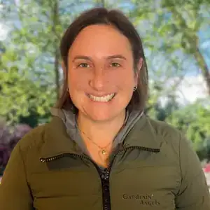 Portrait of Lori of the Gardenin’ Angels team