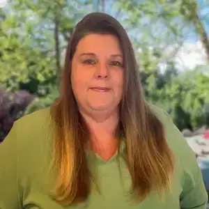 Portrait of Lynn of the Gardenin’ Angels team